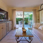 Guesthost - W Parking And Veranda Appartement