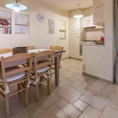 Guesthost - W Parking And Veranda