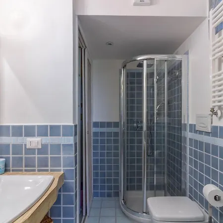 Guesthost - W Parking And Veranda Apartament