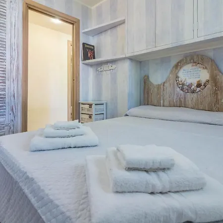 Guesthost - W Parking And Veranda *